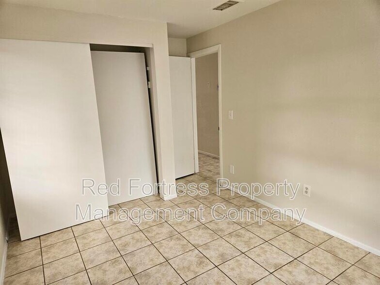 Building Photo - 1635 Newport Ct