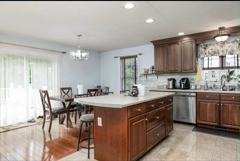 Building Photo - 160 S Elm St