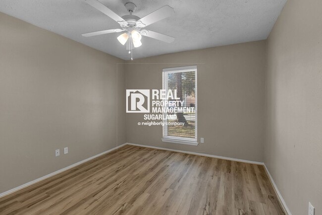 Building Photo - Charming Sugar Land Home: Modern Comfort & Great Location