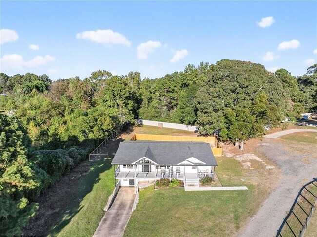 Building Photo - 1324 Ace Mcmillian Rd