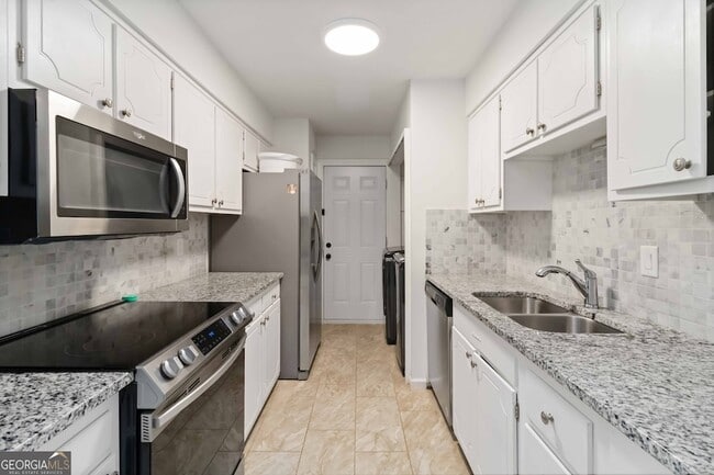 Building Photo - 46 Le Parc Fontaine