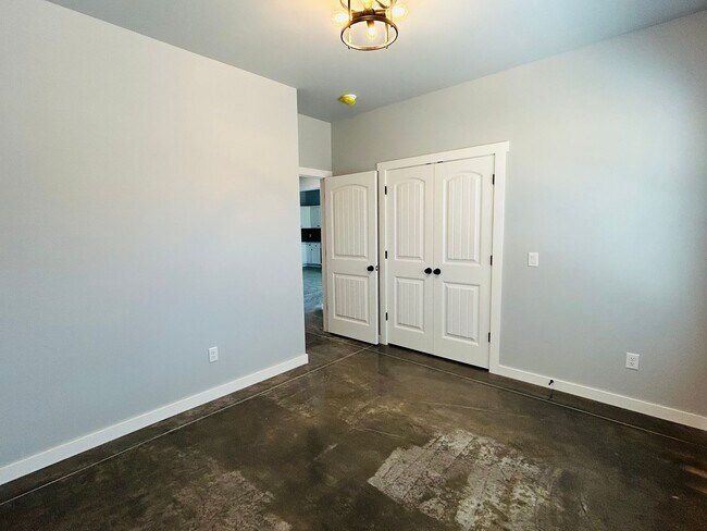 Building Photo - 104 N Harrison Ave