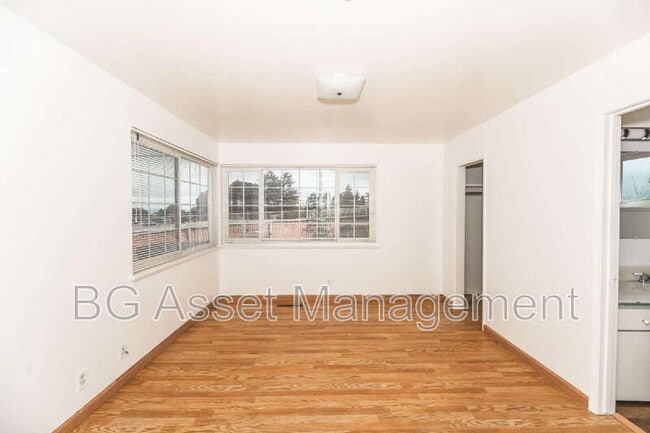 Building Photo - 1011 Manor Rd