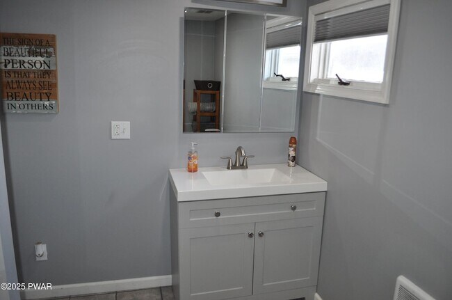 Building Photo - 25 Lizzy Ln