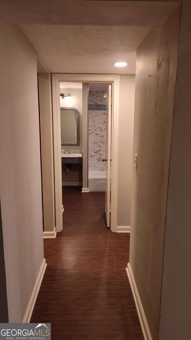 Building Photo - 3095 Colonial Way