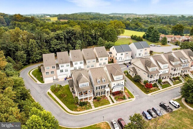 Building Photo - 10214 Nuthatch Dr