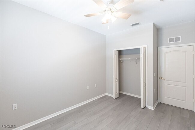 Building Photo - 8550 Kingbird Loop