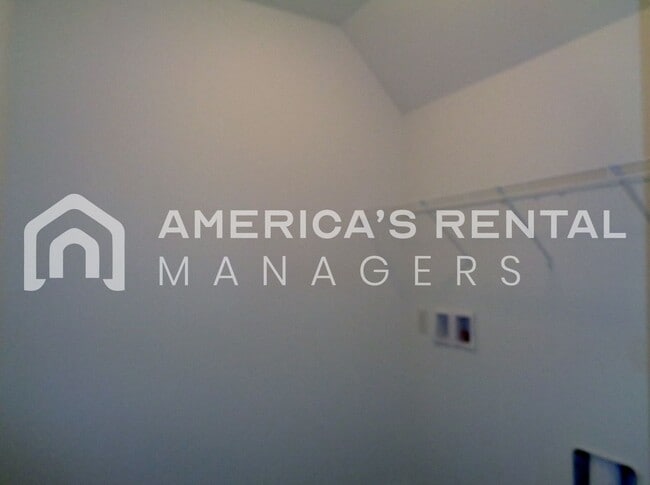 Building Photo - Home in Tuscaloosa..... Available to View Now!!!