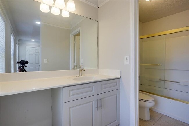 Building Photo - 3727 Regency Park Dr