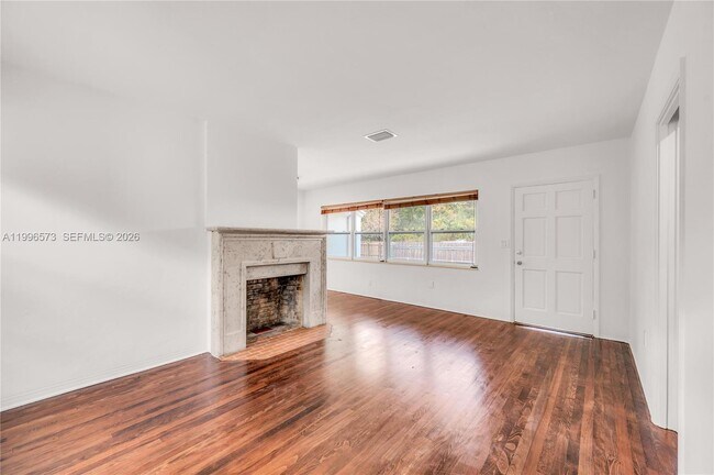 Building Photo - 1280 NE 115th St