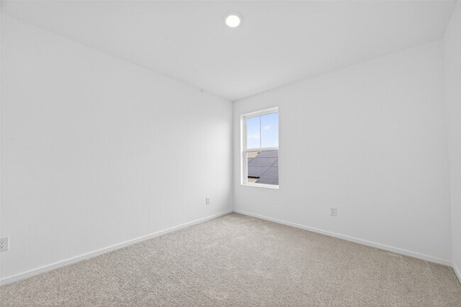 Building Photo - 3025 Fantasy Ter Dr