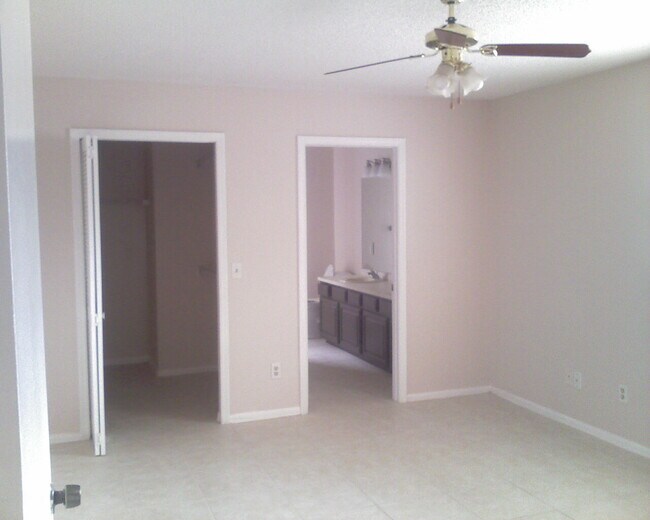 Building Photo - 2472 Lake Jackson Cir