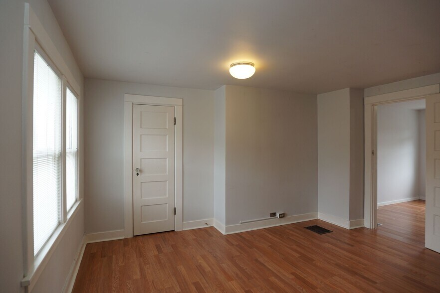 Building Photo - 2731 S Judkins St