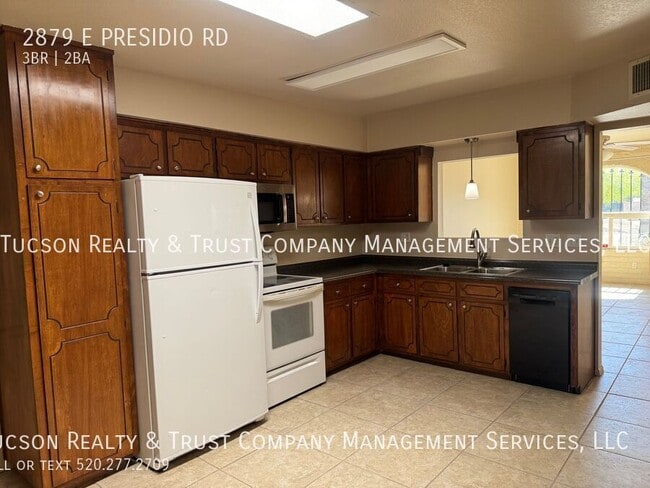 Building Photo - 2879 E Presidio Rd
