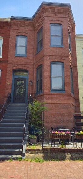 Primary Photo - 237 10th St NE