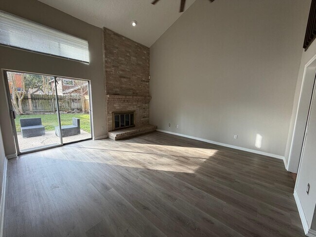 Building Photo - 16619 Capewood Dr