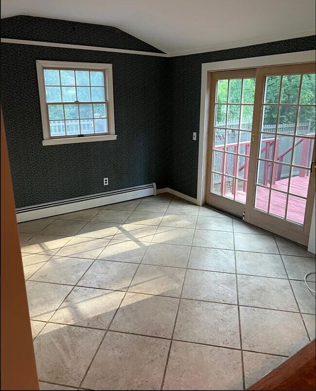 Building Photo - 304 Hewlett Ave