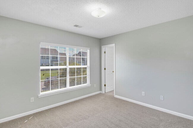 Building Photo - Freshly Updated 3 bedroom Home with New Ro...