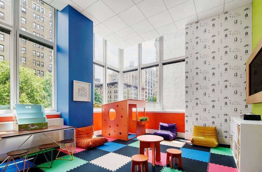 Building Photo - 250 W 93rd St