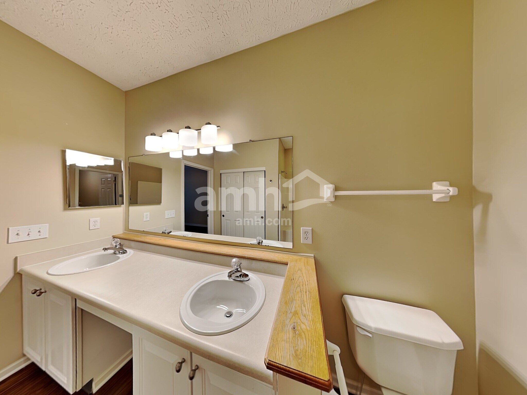 Building Photo - 1095 Mastell Dr