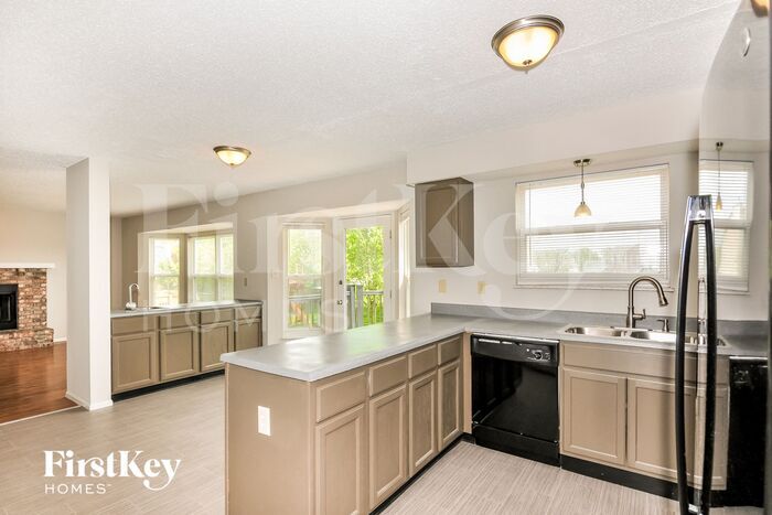 Building Photo - 2742 Bromley Dr