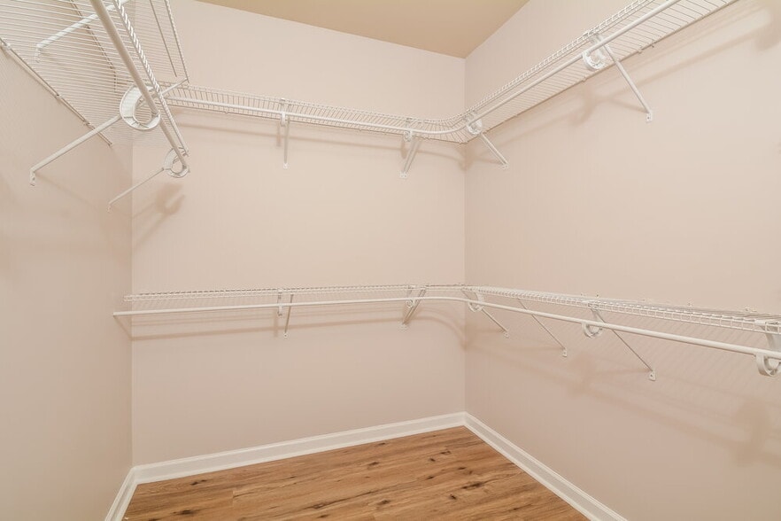 Building Photo - 229 Breezemont Dr