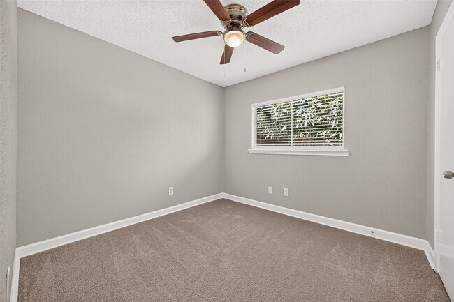 Building Photo - 14306 River Glen Dr