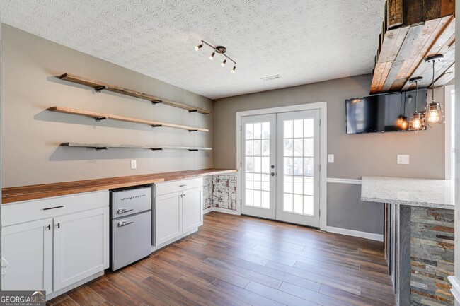 Building Photo - 130 Chastain Loop