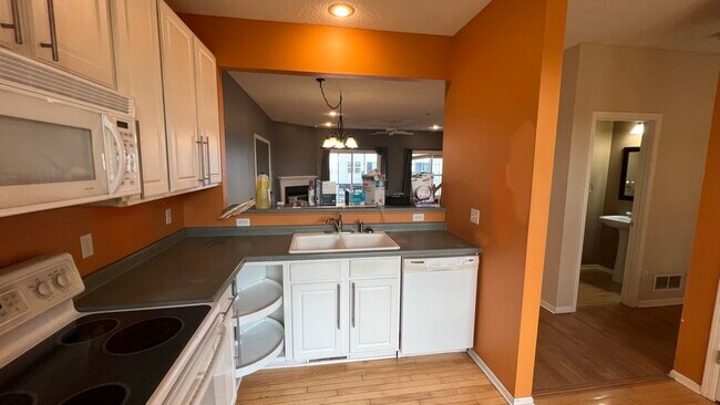 Building Photo - 7866 Old Carriage Ct