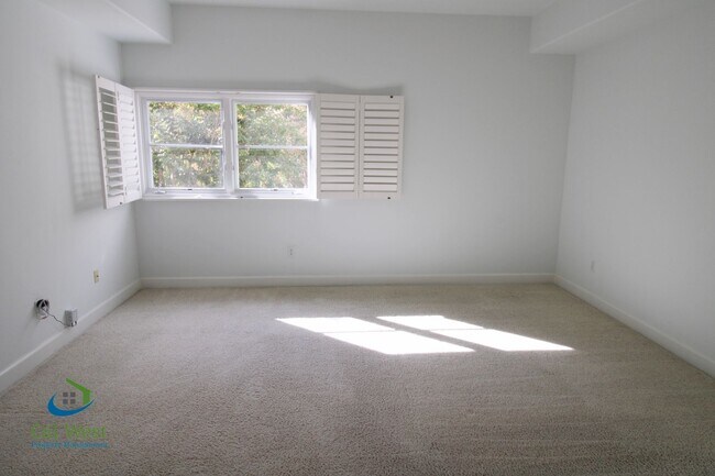 Building Photo - $5,295 - Elegant 3br / 2ba Condo in 55+ Lo...