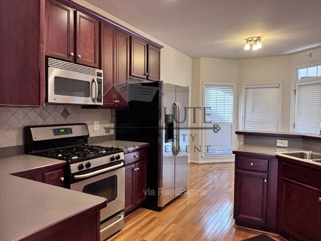 Building Photo - 5818 Myakka Ct