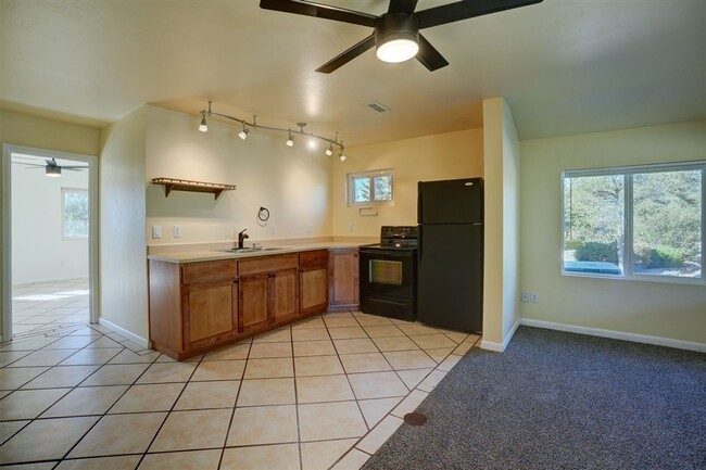 Building Photo - 4 bed 3 bath Prescott Home with In-Law Suite