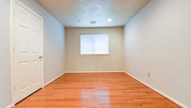 Building Photo - 4742 Stoney Point Ct