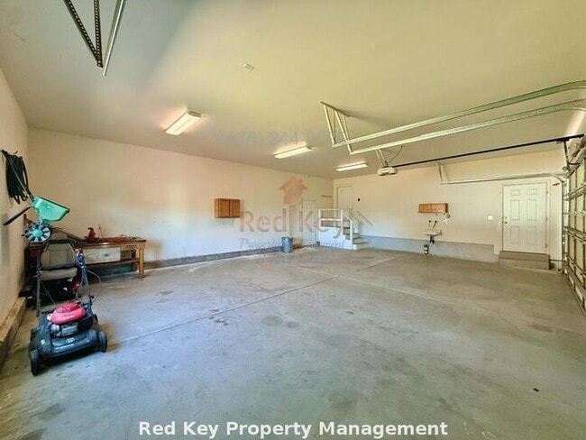 Building Photo - Breeze Cir Single Family Home