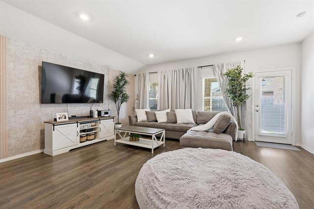 Building Photo - 3934 Dickinson Ave