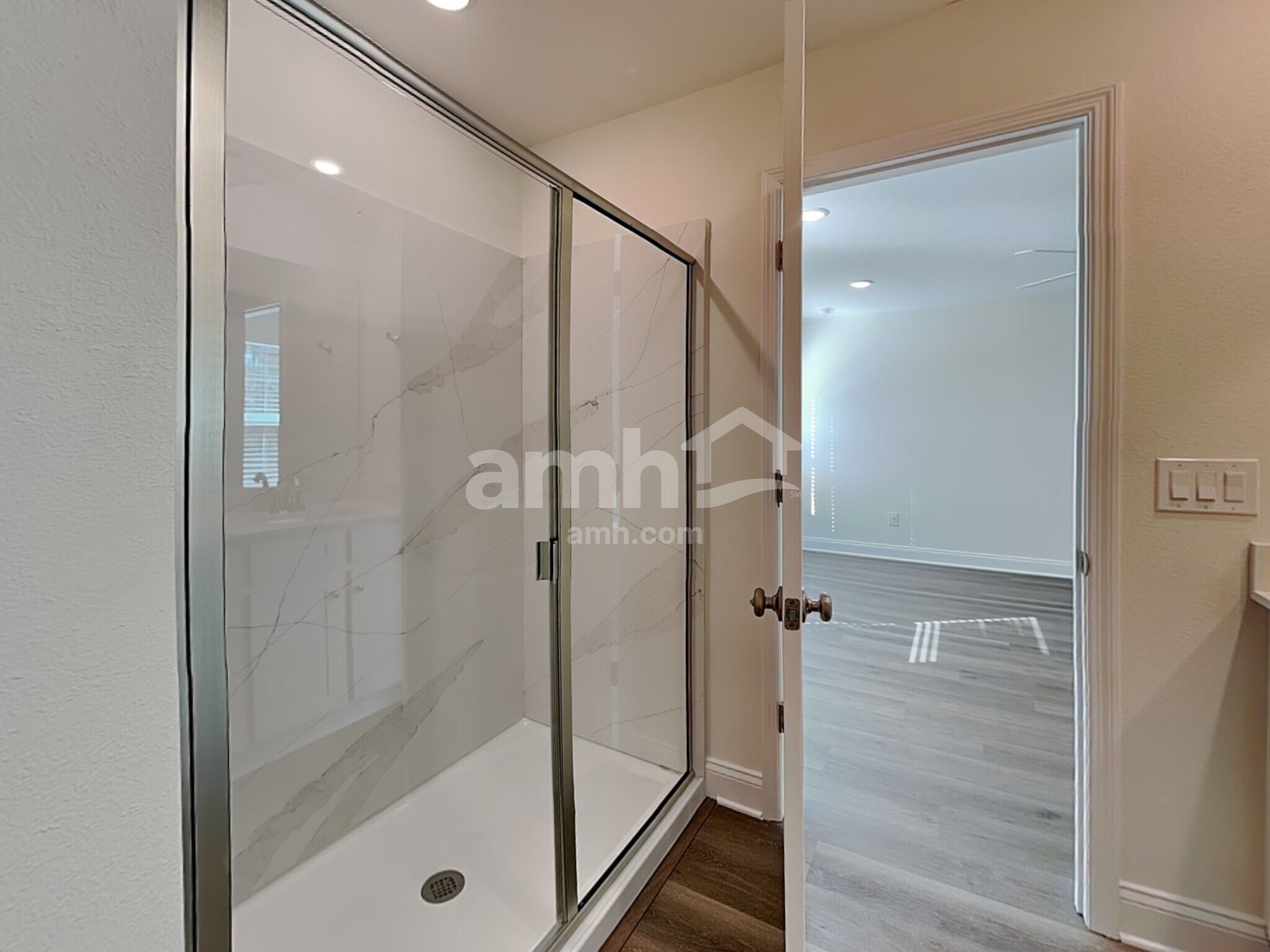 Building Photo - 5702 Oesterle Rd