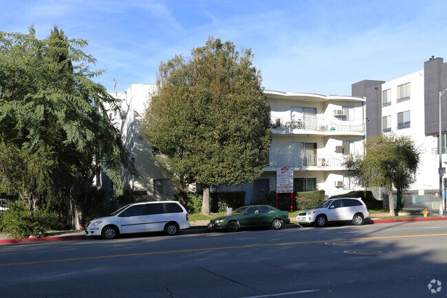 Building Photo - White Oak Apartments