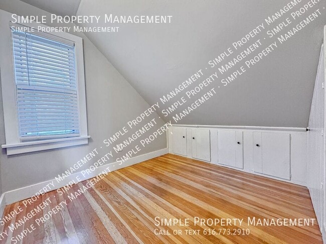 Building Photo - 1246 Dickinson St SE