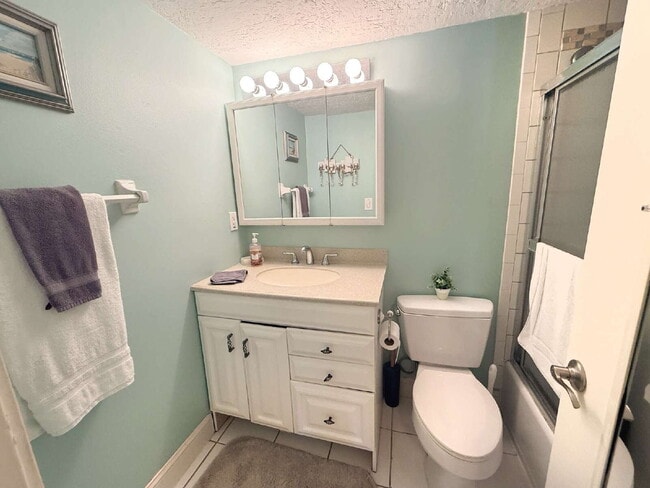 Building Photo - Furnished Tradewinds Condo!