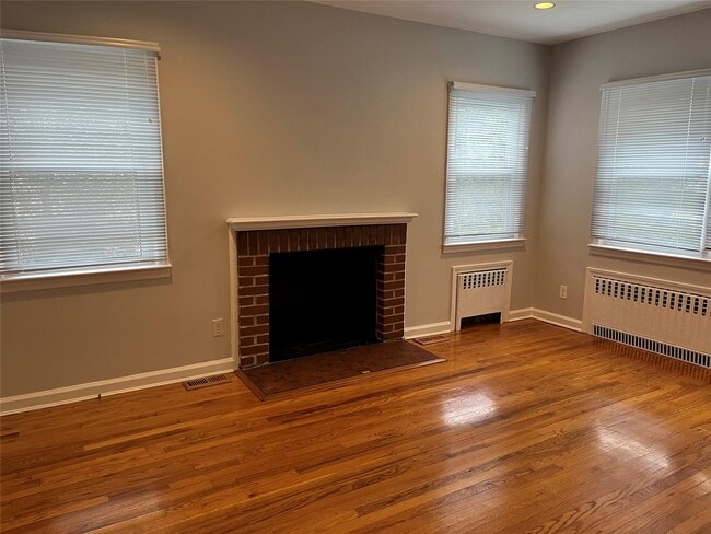 Building Photo - 42 Beechwood Ave