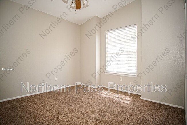 Building Photo - 1686 St Stephen Pl