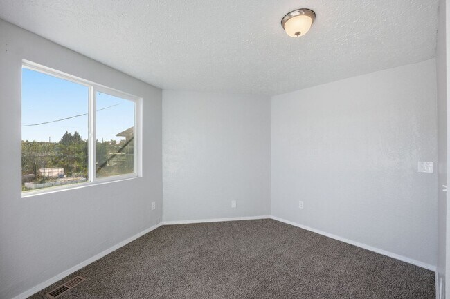 Building Photo - 3118 E Marietta Ave