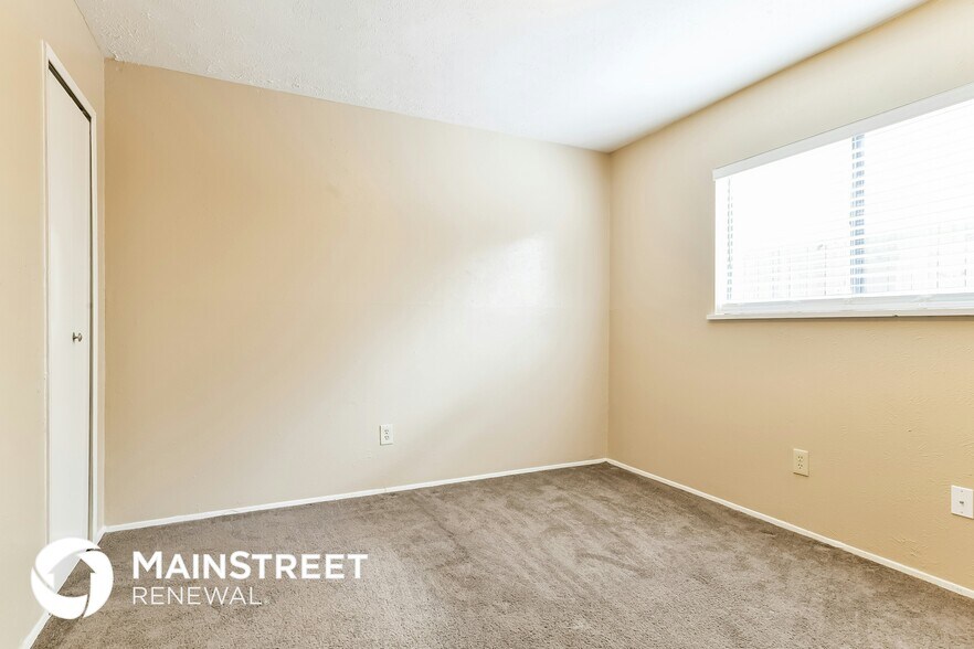 Building Photo - 5514 Edgebrook Forest Dr