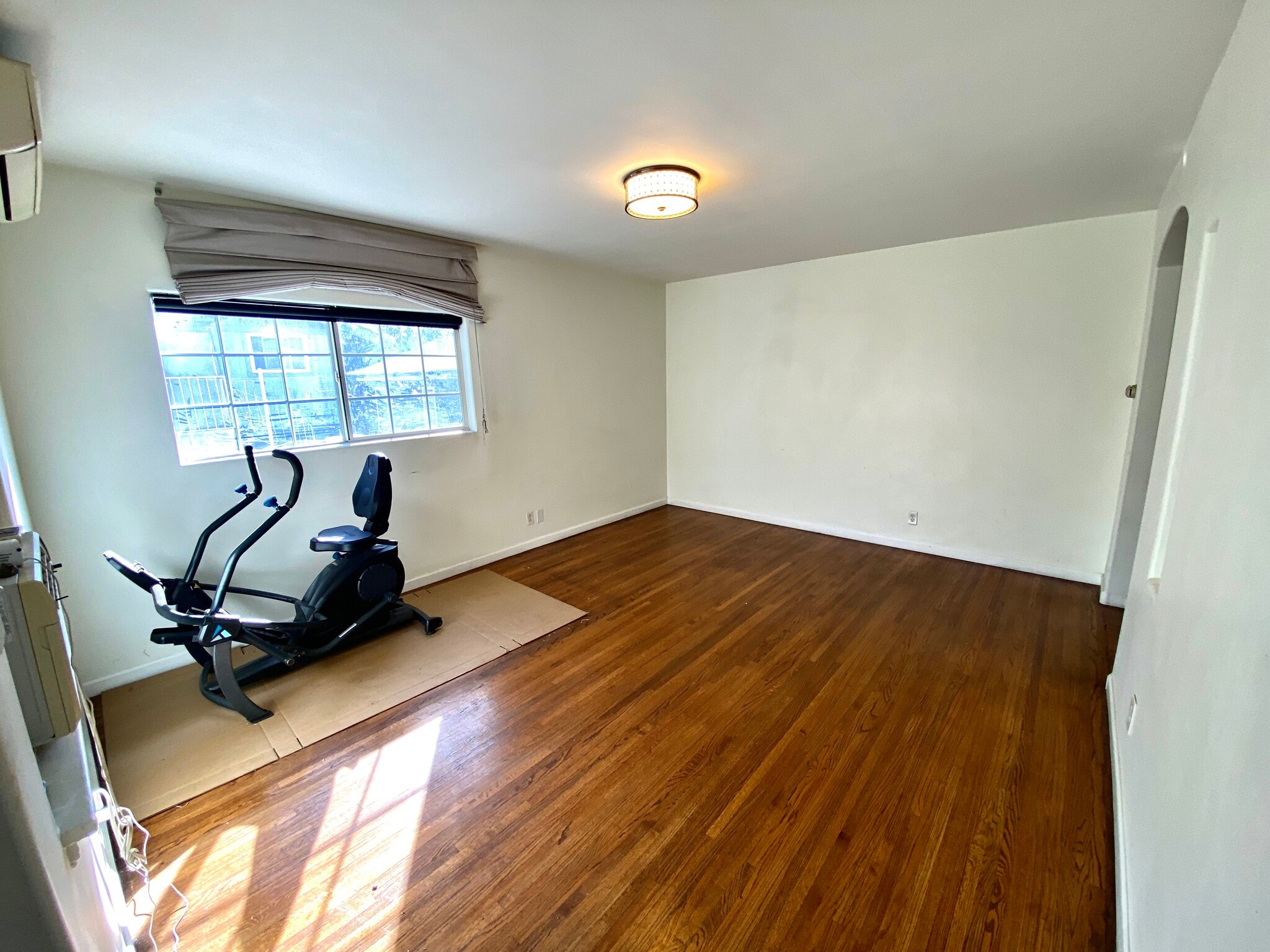 Building Photo - 1653 1/2 Maltman Ave