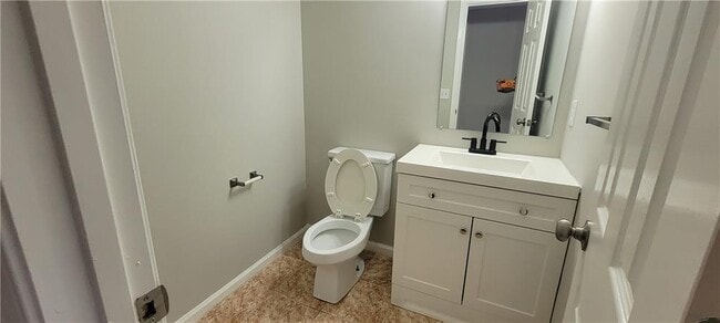 Building Photo - 618 8 Point Ct