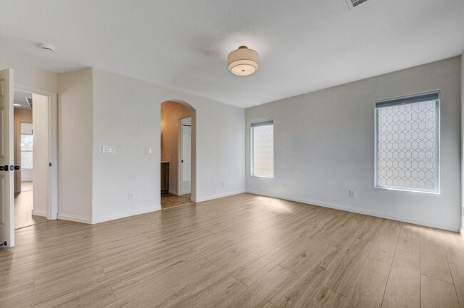 Building Photo - Stylish Tri-Level Home/Tandem Garage in Henderson