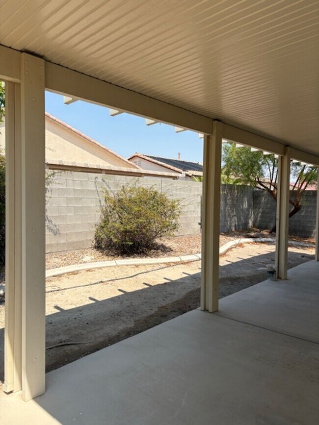 Building Photo - One story home with 3 bedrooms and 2 bath