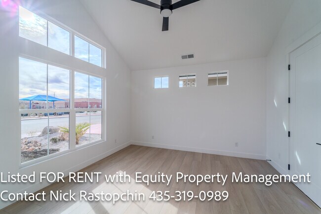 Building Photo - 3041 E 2220 S