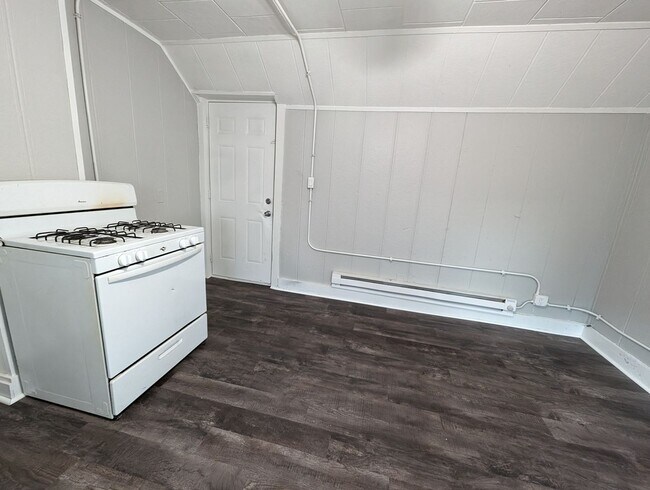 Building Photo - 518 W High St