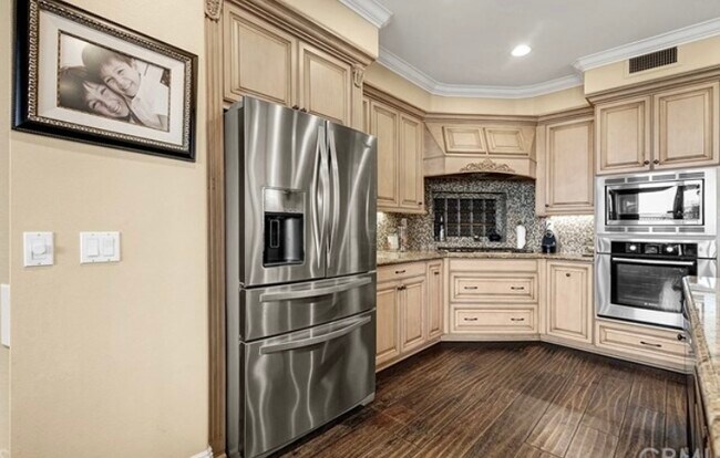 Building Photo - 9 Marisol